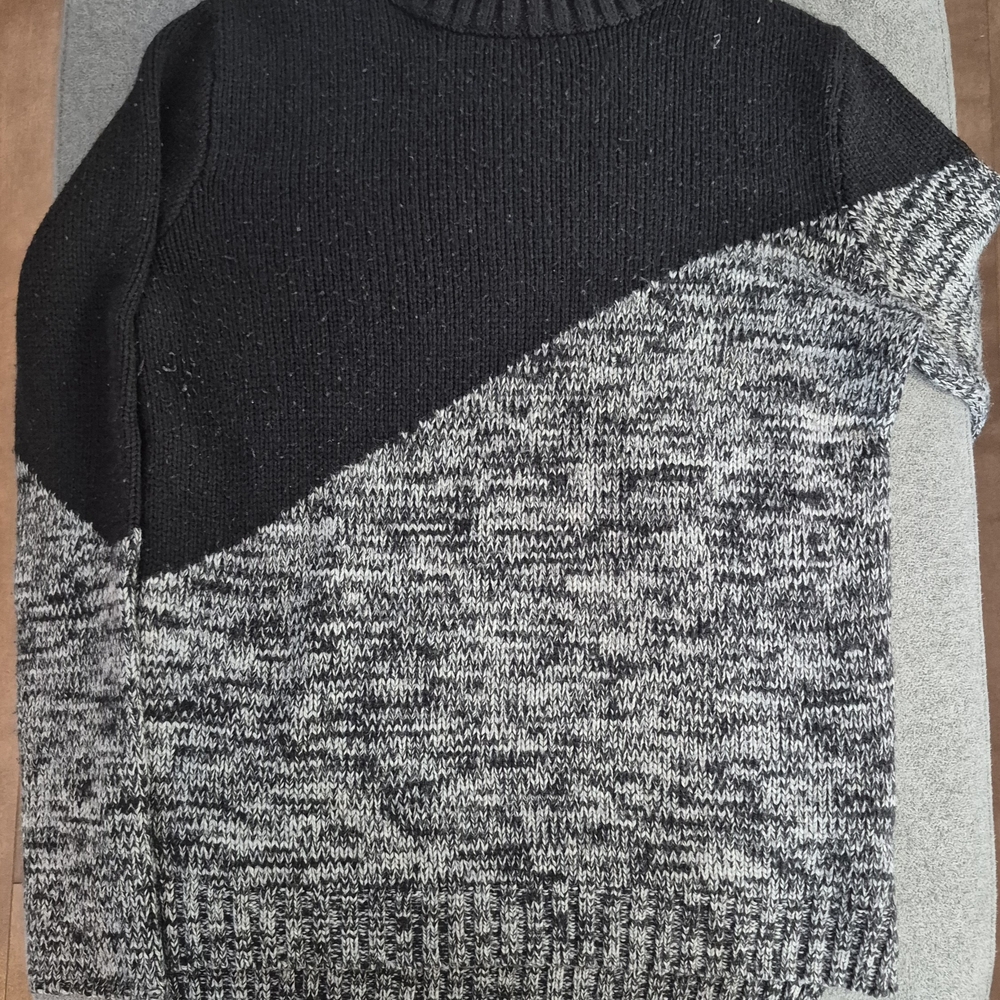 Urban Outfitters Black and Gray Turtleneck Sweater